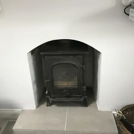 Hobbit Hollow * Ballymore Eustace