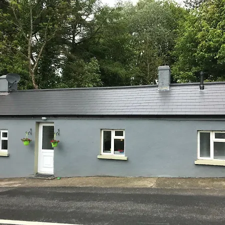 Hobbit Hollow * Ballymore Eustace