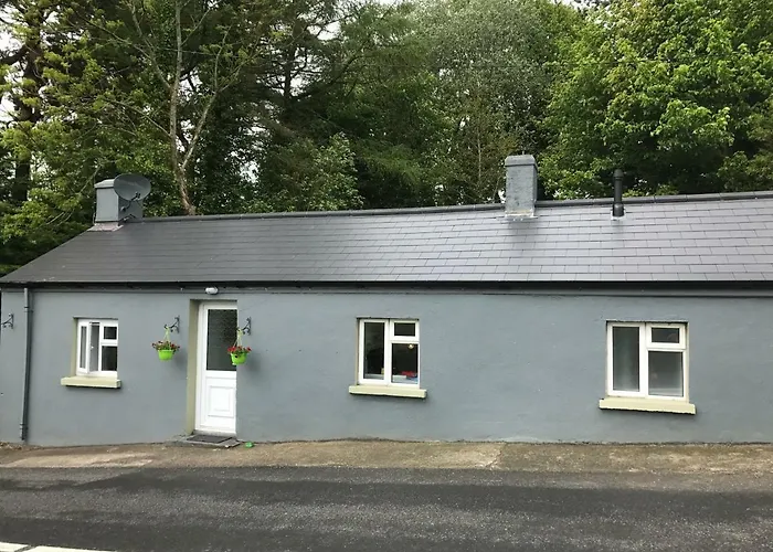 Hobbit Hollow * Ballymore Eustace